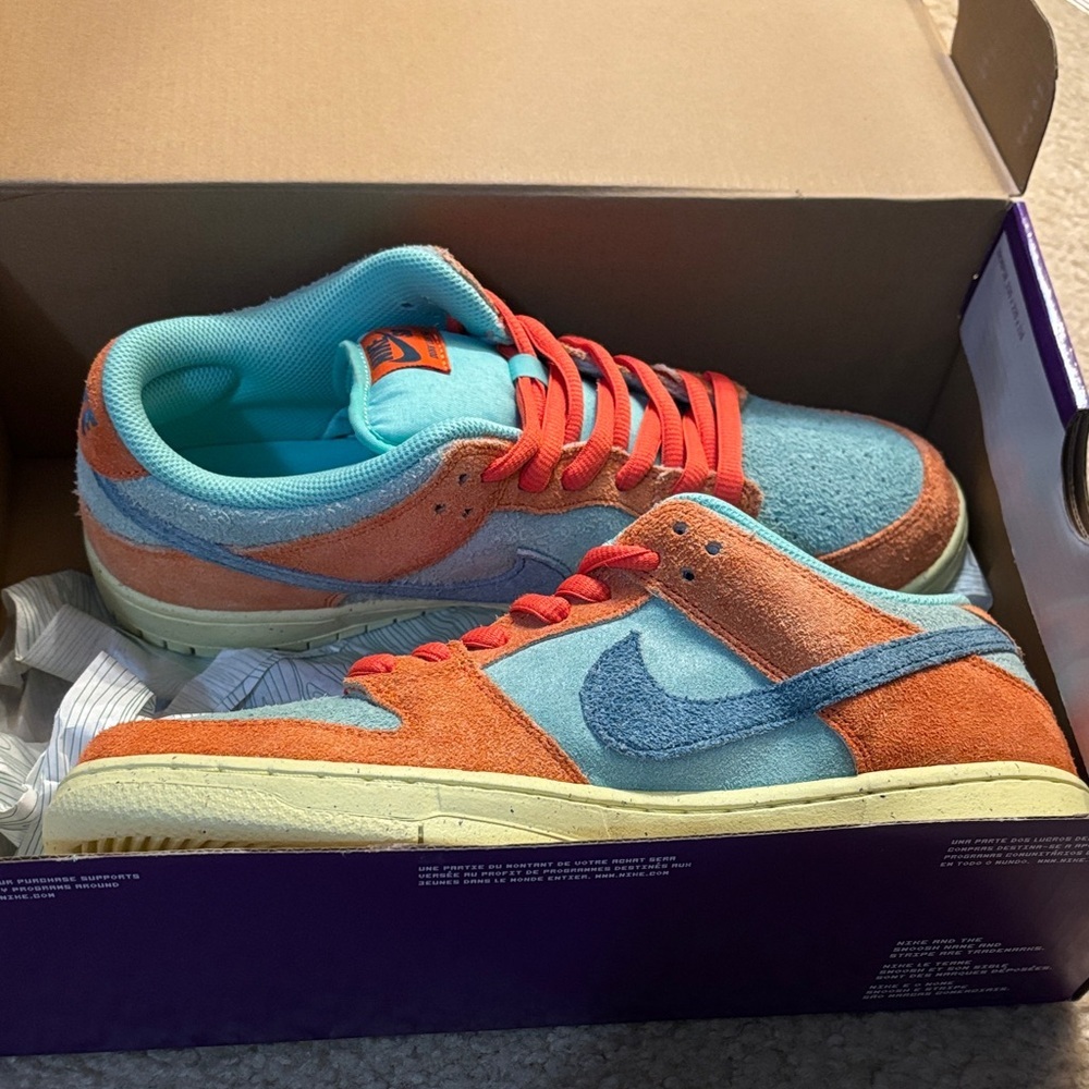 Nike men’s SB dunk low pro prm
Orange/aqua emerald rise